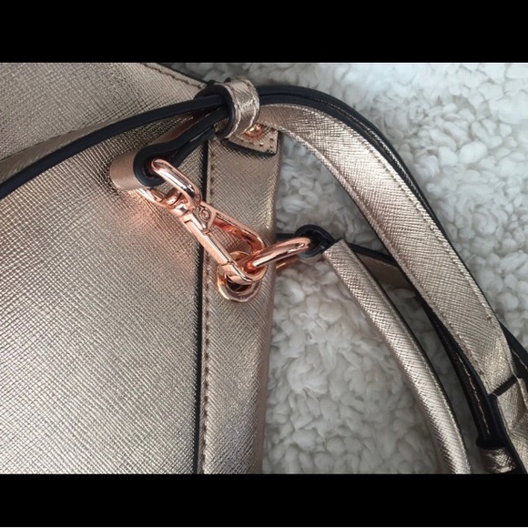 Guess Rose Gold Handbag Like New - Picture 4 of 6